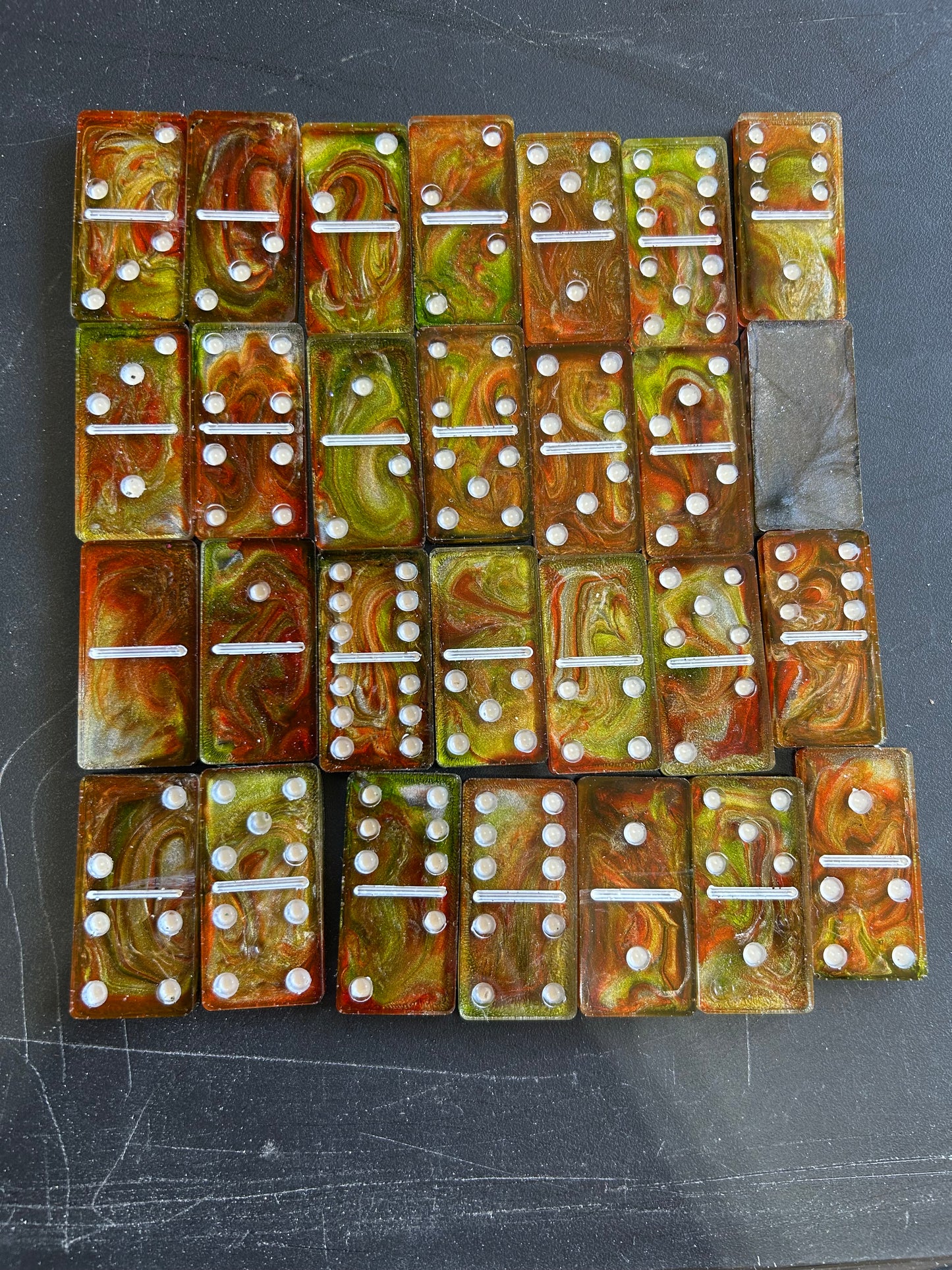 Epoxy dominos